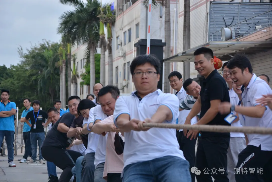 倔强拼搏、超过极限 | 97至尊国际官网智能进行职工拔河角逐